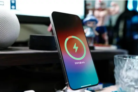 浦北苹果15换屏服务分享用什么充电器给iPhone15充电更好 